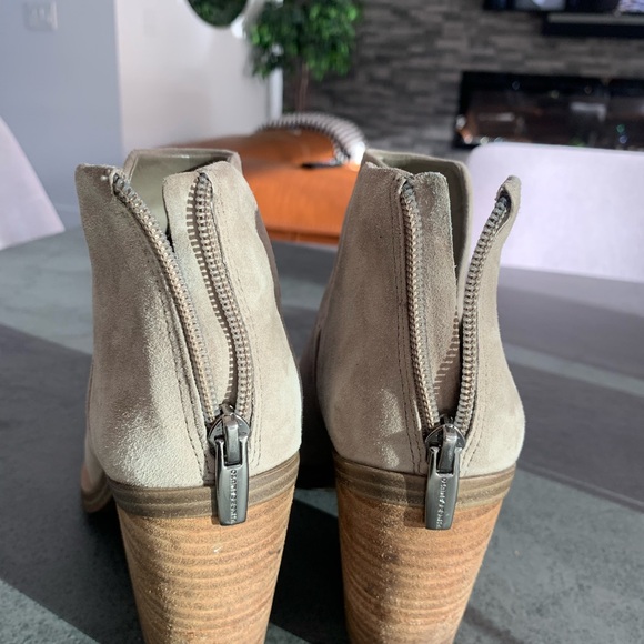 EUC Vince Camuto grey suede leather bootie, size 7.5 - Picture 2 of 5